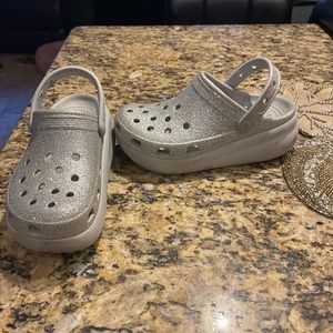Kids platform silver crocs